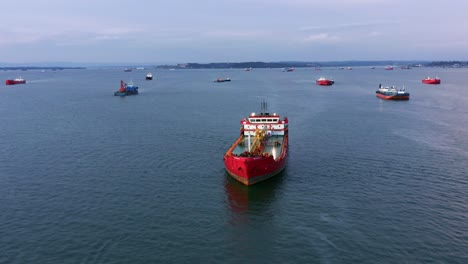 Ship-Carrying-The-LPG-And-Oil-Tanker-In-The-Sea-Port,-Port-Of-Balikpapan,-Kalimantan,-Indonesia---Aerial-Shot