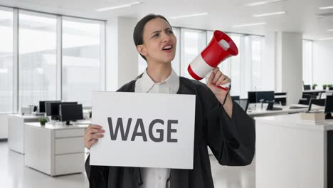 Angry-Indian-female-lawyer-protesting-for-WAGE