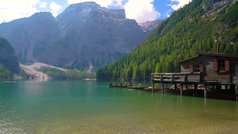 Braies-Lake-in-Dolomites-mountains-Seekofel,-Italy