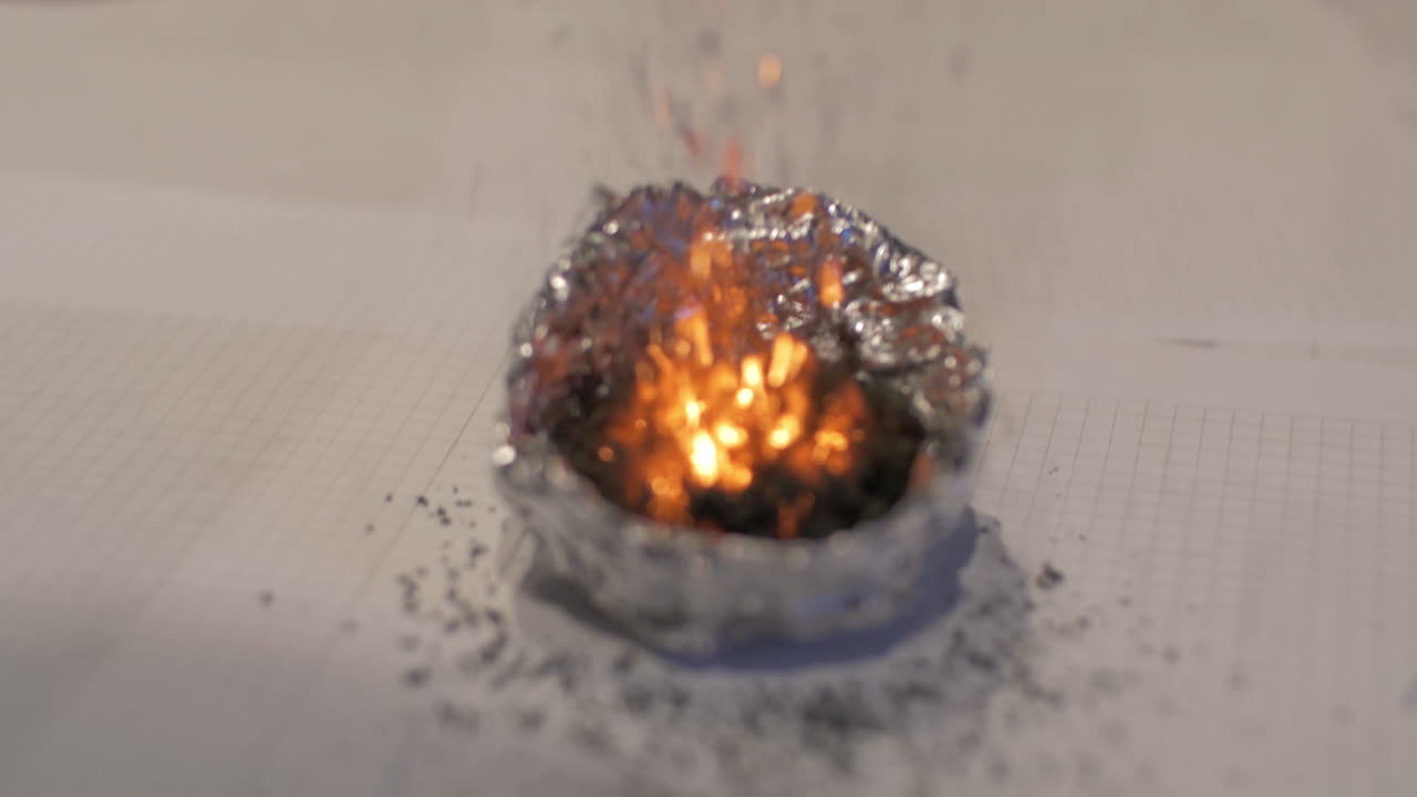 화산 실험과 함께 화학 시연