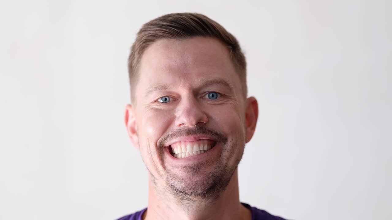 Retrato de un hombre sonriente