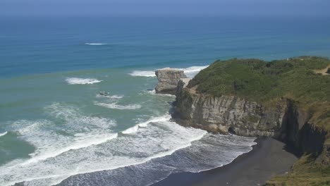 Gannet-Birds-Flying-Over-Coastline