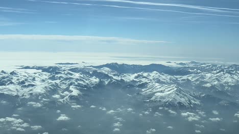 montañas nevadas de los pirineos