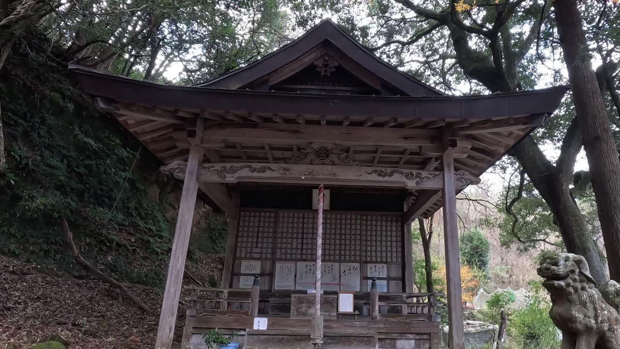 Time-lapse of a shrine through changing light.