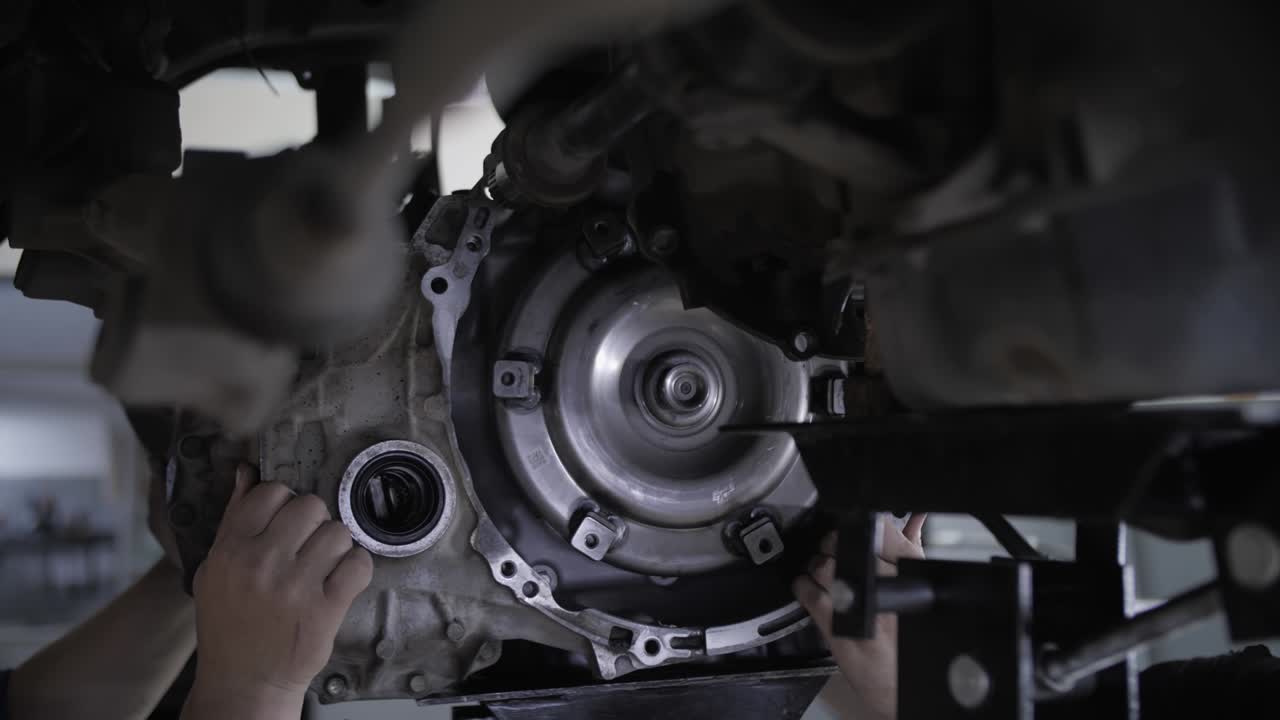 Installation of gearbox on the car
