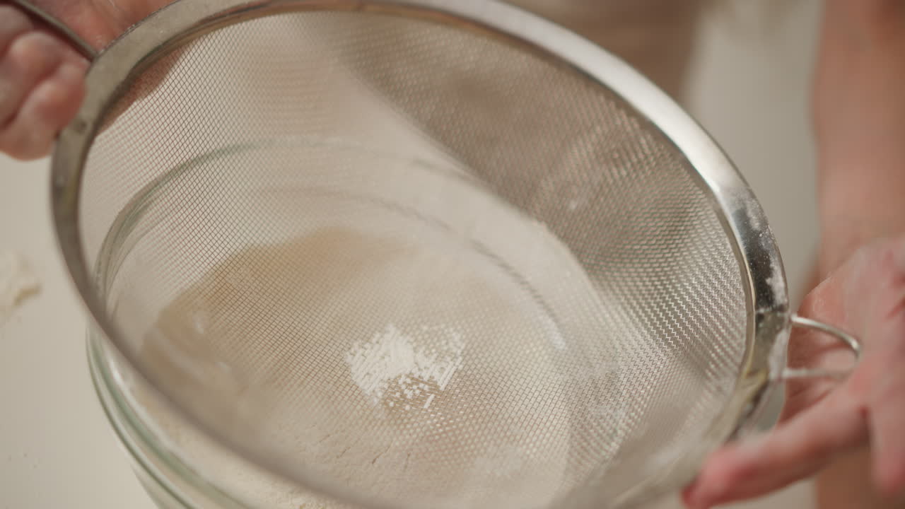 harina de tamizado para hornear