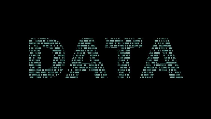Dati e numeri binari di colore verde su uno schermo di computer digitale nero