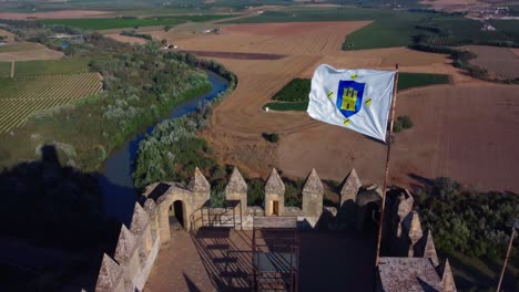 Close-up-Almodovar-del-Rio-castle,-tower-and-banner,-medieval-Cordoba