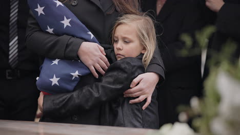 funeral de un veterano de los estados unidos, niño