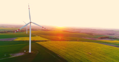 Vista-Aérea-De-Molinos-De-Viento-Producción-De-Energía-Eléctrica-De-Granja-2