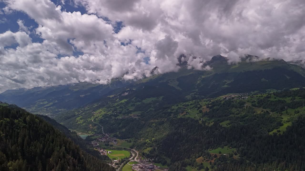 suiza hiperlapso lapso de tiempo naturaleza aérea paisaje del valle del bosque