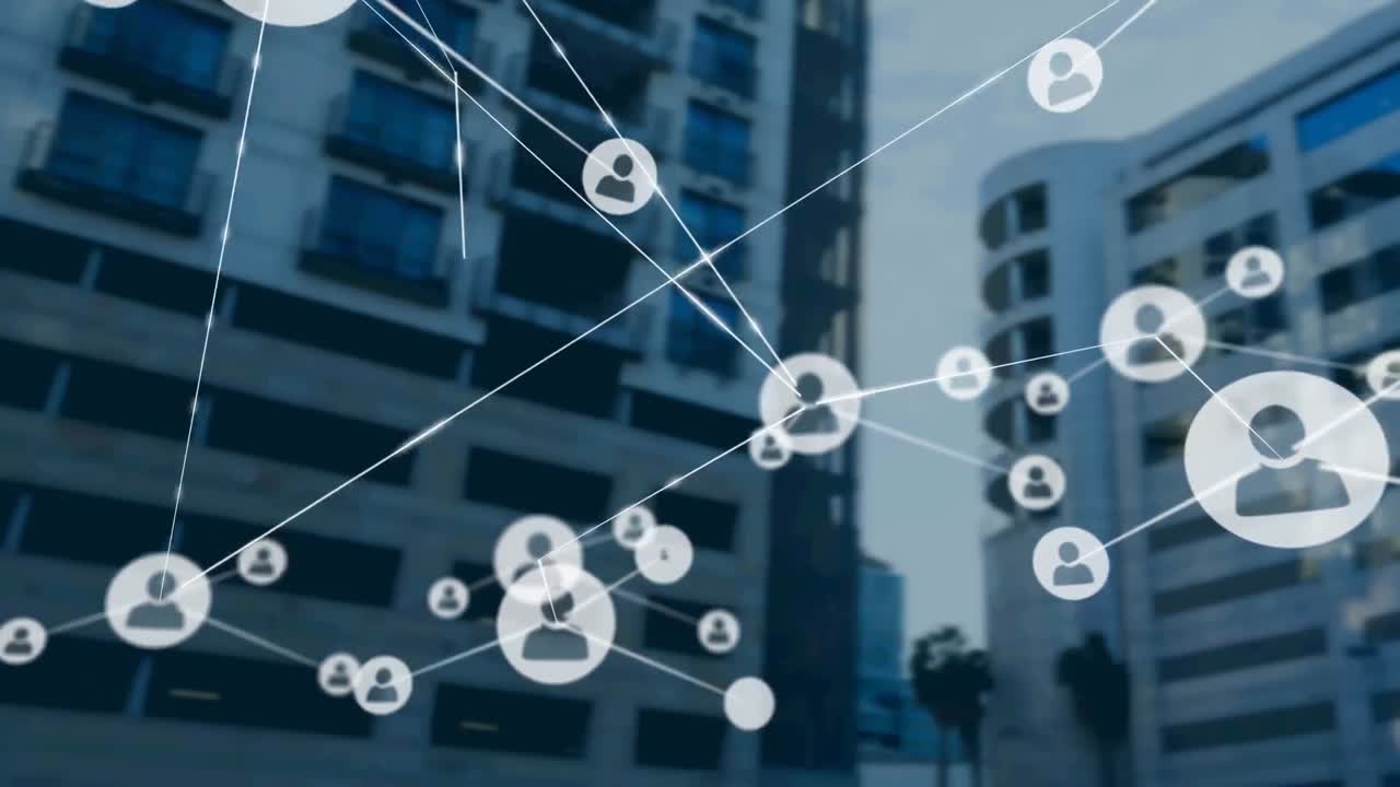 Animación de red de conexiones con iconos sobre un edificio moderno