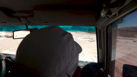 Farbige-Schlucht-In-Dahab,-Fahren-Und-Erkunden-Dieser-Wunderschönen-Schlucht-In-Ägypten