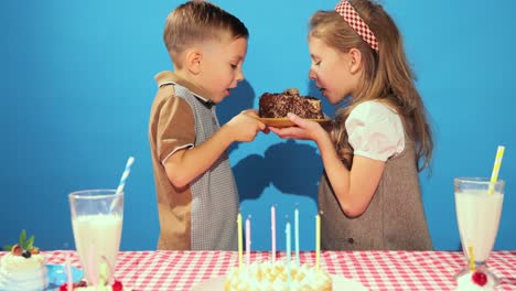 children sharing birthday cake