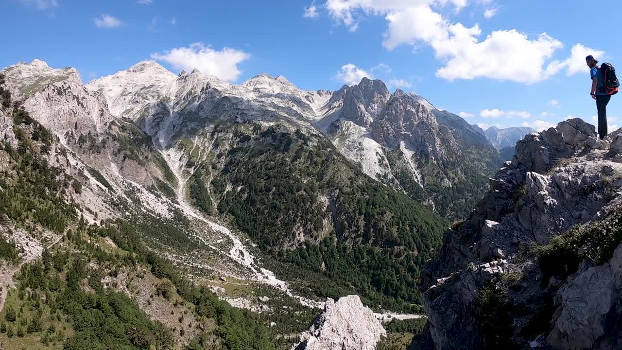 el parque nacional del valle de valbona es un parque nacional dentro de los alpes albaneses en el norte de albania