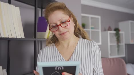 Abandoned-lonely-old-woman-looking-at-old-photos.