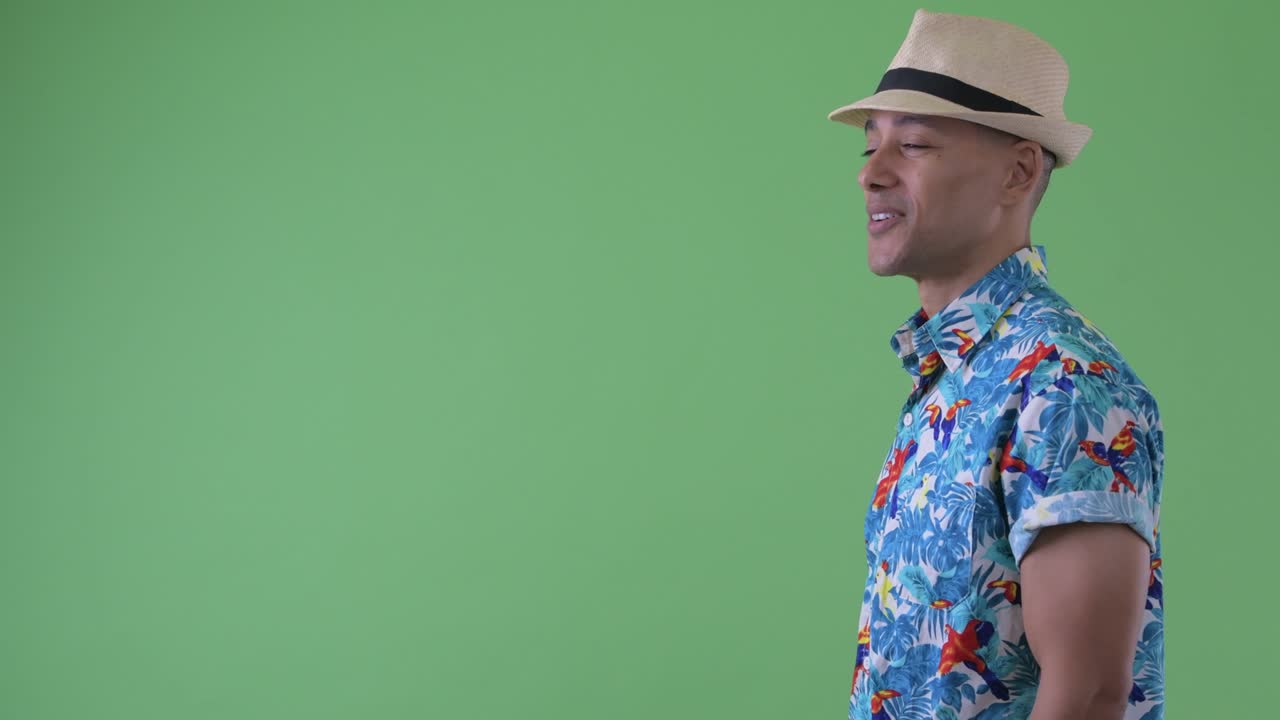 atractivo turista multiétnico listo para las vacaciones