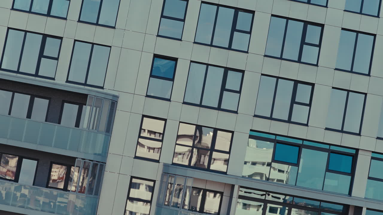 fachada de un edificio de apartamentos moderno