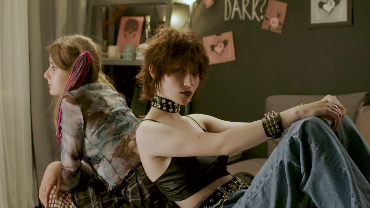 Close up view of friends in the bedroom