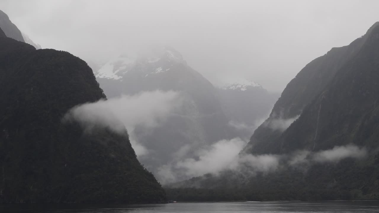 Amazing landscape of Milford Sound (Piopiotahi), Fiordland National Park on the South Island of New Zealand.