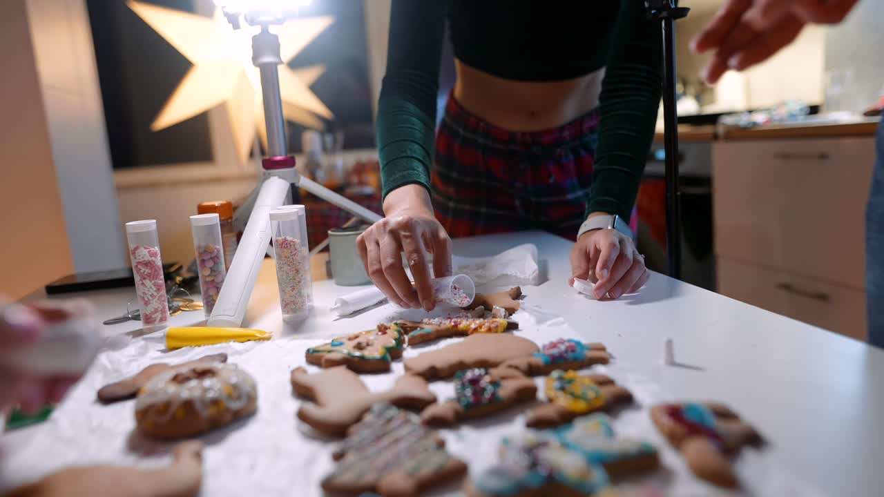 Decorating Christmas Gingerbread Cookies