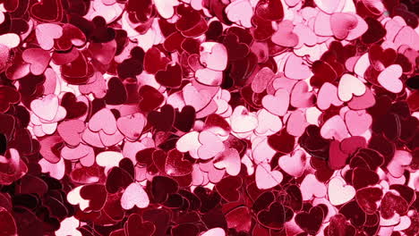 confeti en forma de corazón rosado