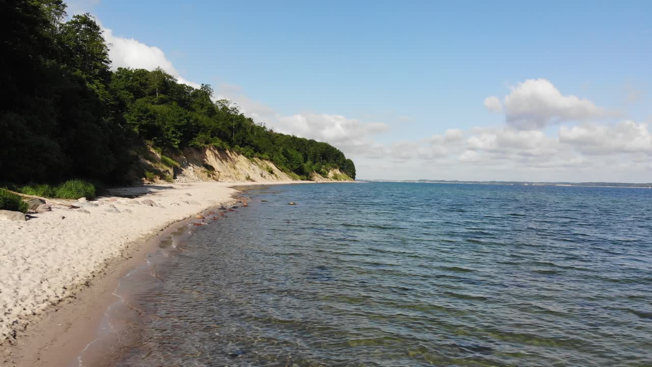 pohjois-saksassa sijaitseva schleswig-holsteinin rannikko, joka on nimeltään nöhr beach, sijaitsee itämeren rannikolla.