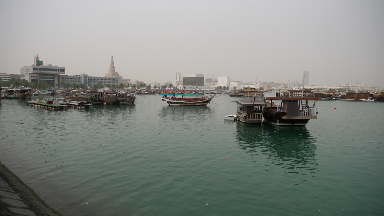 Dhow arabi tradizionali a Doha, Qatar, Medio Oriente