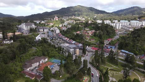vista general del paisaje del distrito de brinchang dentro del área de cameron highlands de malasia