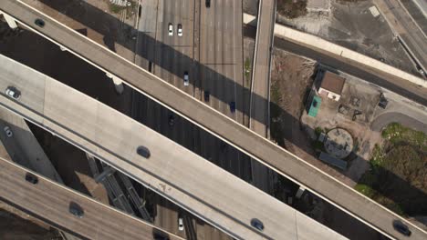 Birdseye-view-of-cars-on-59-and-610-South-Freeway-in-Houston,-Texas