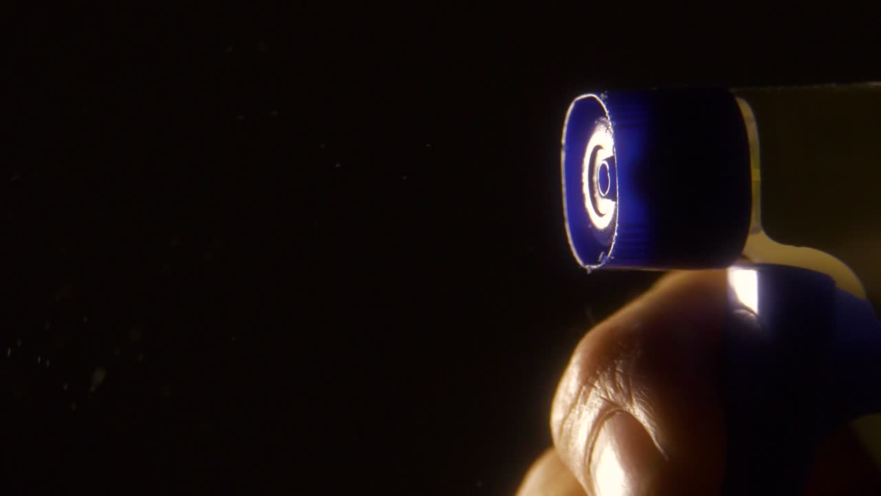 用消毒剂或清洁剂喷涂,近距离,慢动作