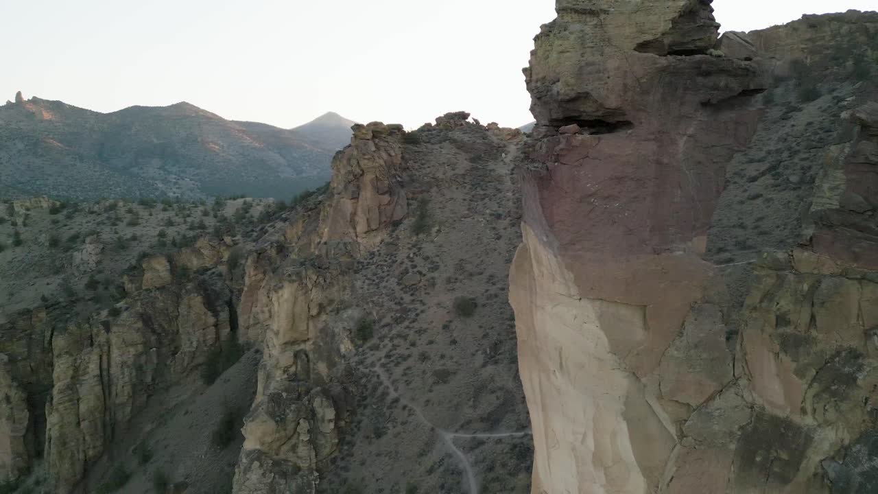 스미스 락에서 원숭이 얼굴의 공중 클로즈업 보기