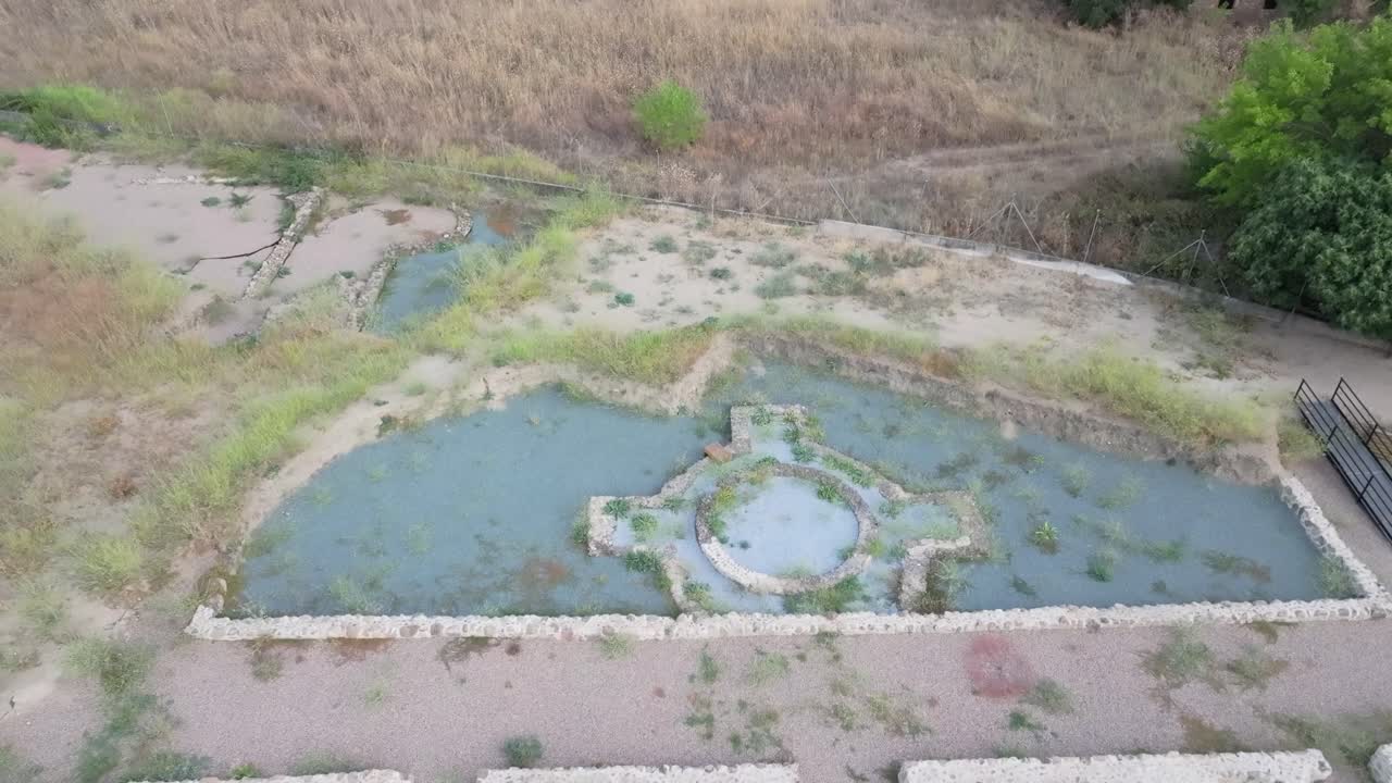 Filmed by a drone with a top-down view of a Roman villa seeing its striking bathing area and by raising the camera and moving the drone backwards we discover the environment in which it is located