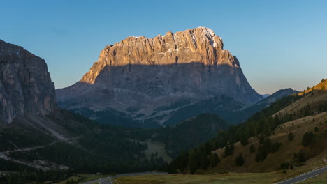 Lapso-De-Tiempo-Del-Amanecer-De-Dolomitas-Italia-Paisaje