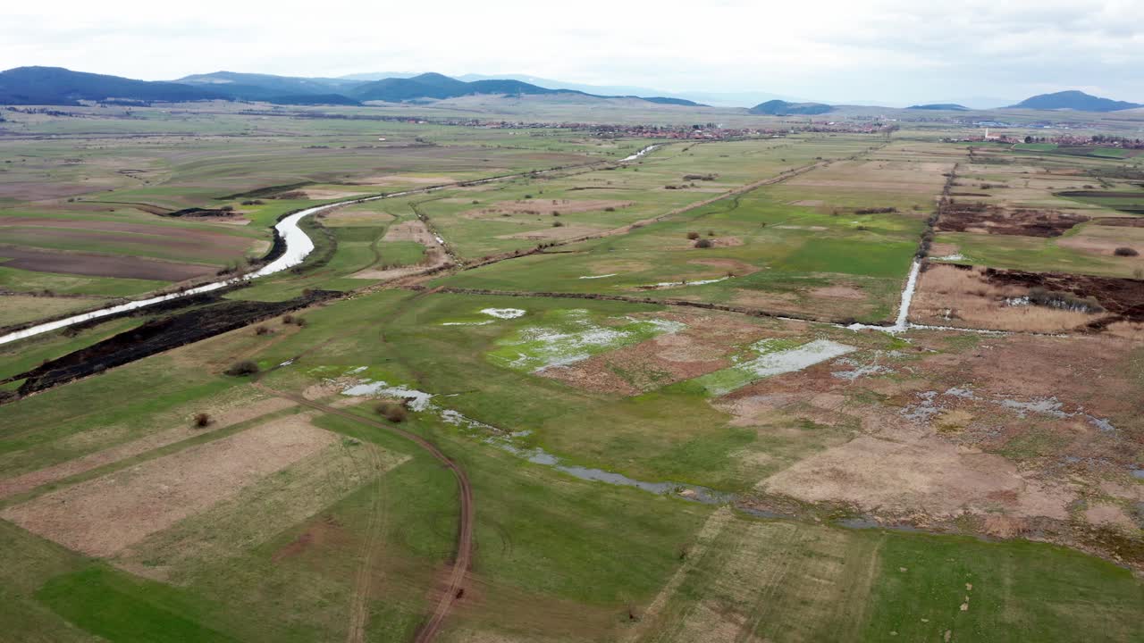 remanso en los campos. vista panorámica aérea
