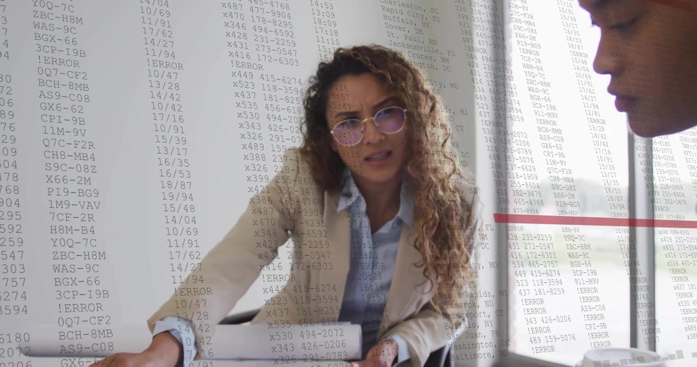 Due donne professioniste che collaborano su progetti architettonici in un ufficio