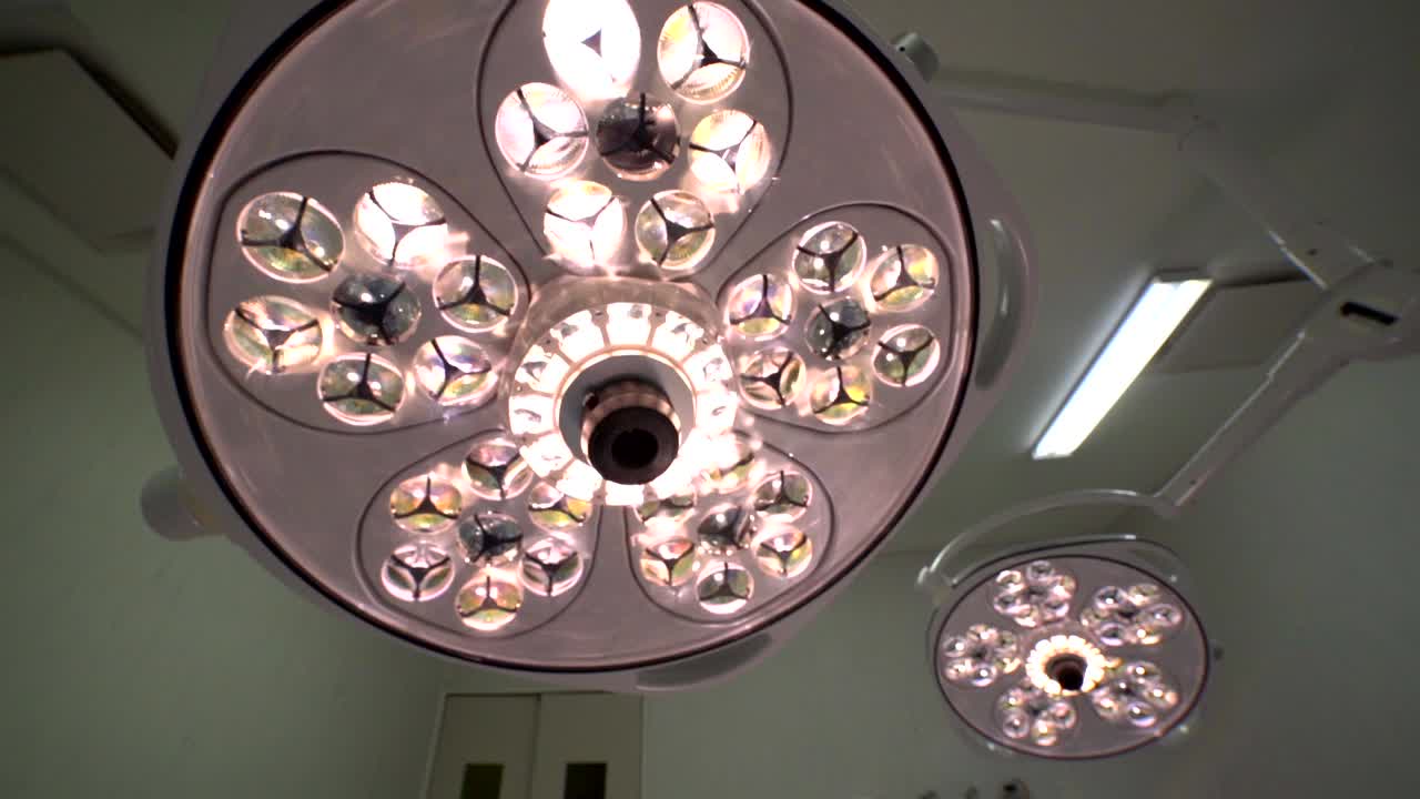 DOLLY IN OPERATION ROOM LIGHTS