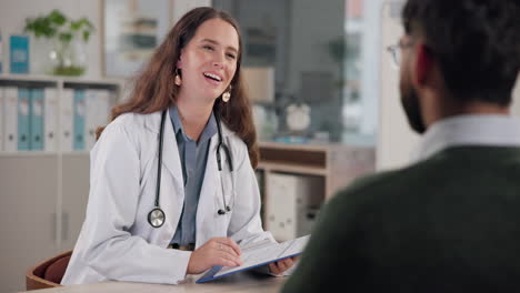 consulta del médico con el paciente