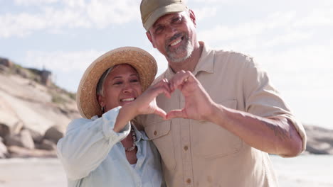 Senior-couple-portrait,-heart