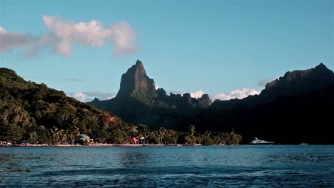 Spektakuläre-Berggipfel-Der-Insel-Moorea-In-Französisch-Polynesien