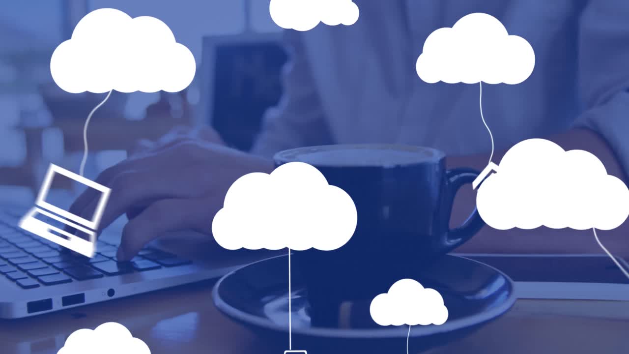 노트북을 사용하여 손 위에 아이콘을 가진 구름의 애니메이션