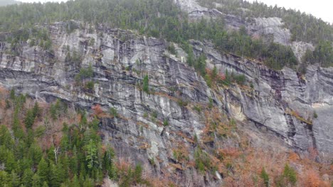 Luftaufnahme-Von-Leichtem-Schnee-Im-Freien,-Mount-Washington,-Bergseite,-Landschaft,-Natur