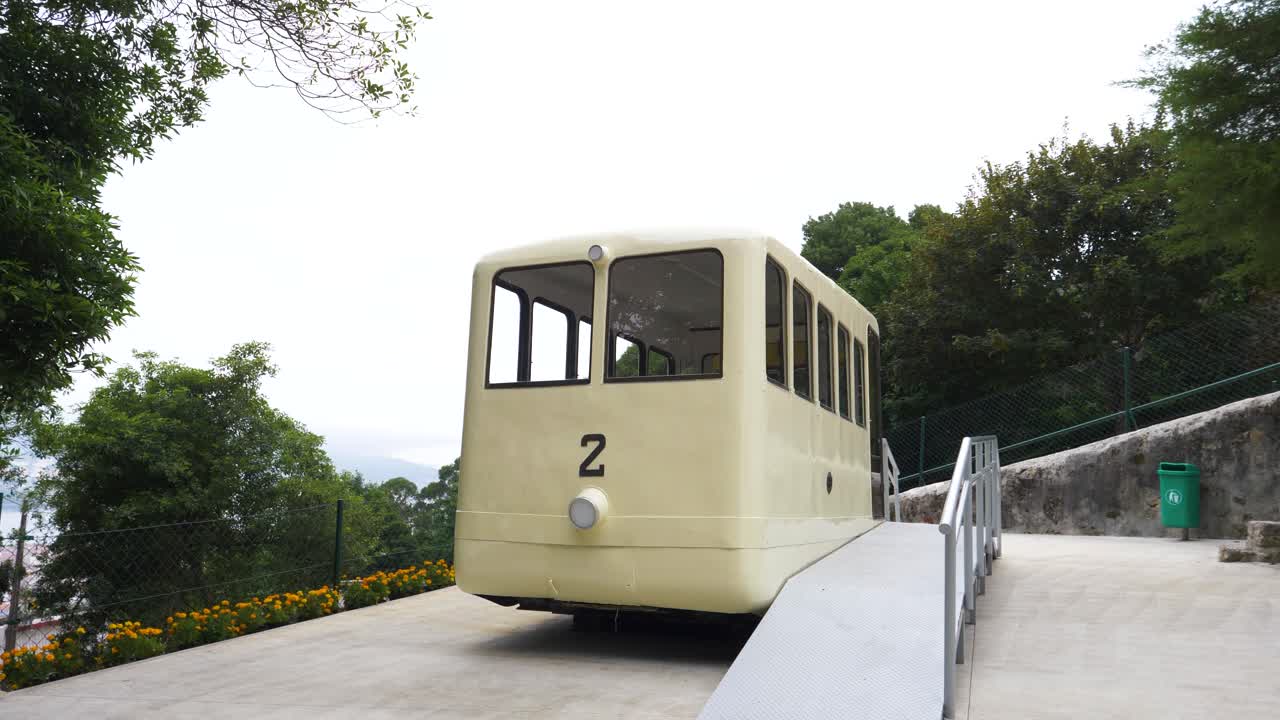 vieja exposición de funicular vintage en viana do castelo, vista de movimiento portátil