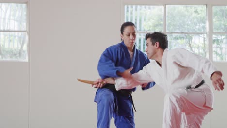 judoka dodging the attack of his opponent