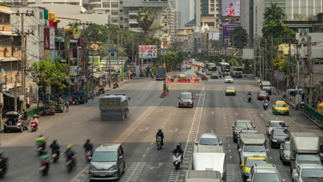 timelapse of rush hour traffic in central bangkok