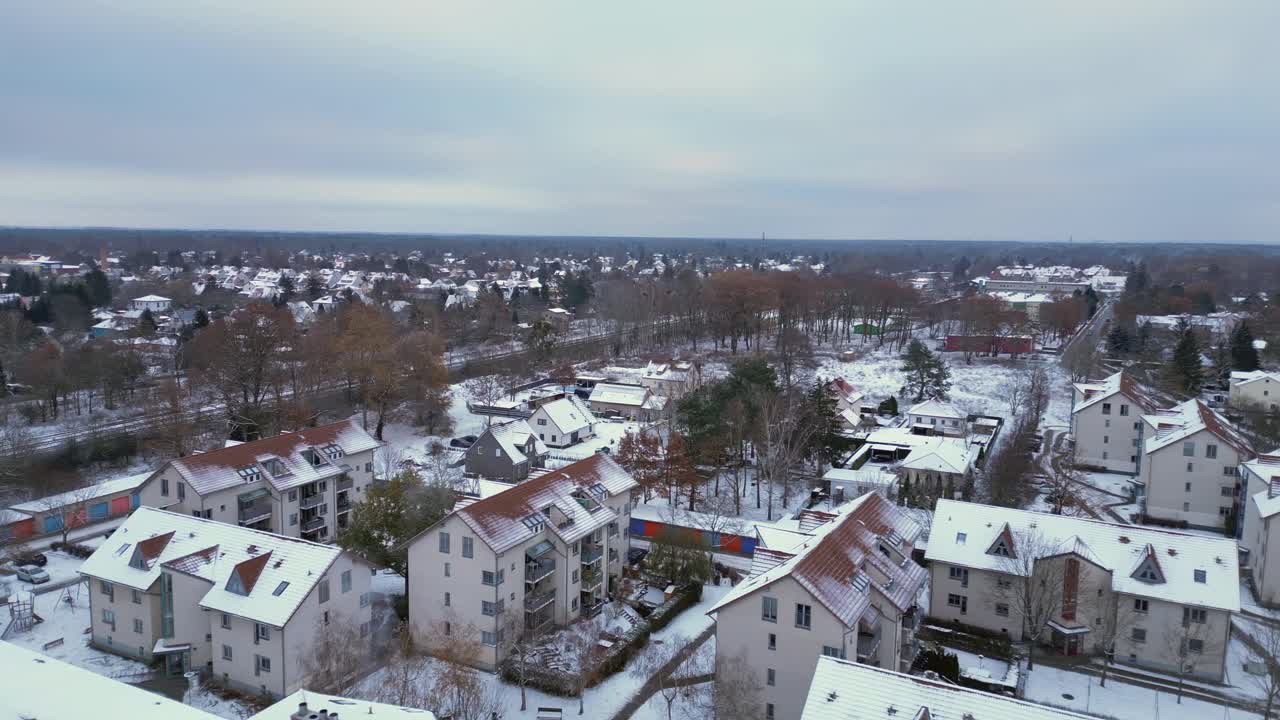invierno pueblo de nieve casas cielo nublado alemania