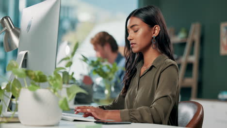 woman experiencing neck pain at her office desk