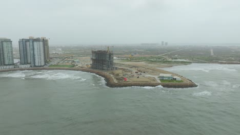 Daños-Aéreos-Tras-El-Ciclón-Biparjoy-En-La-Costa-De-Karachi-Remodelación-De-Edificios