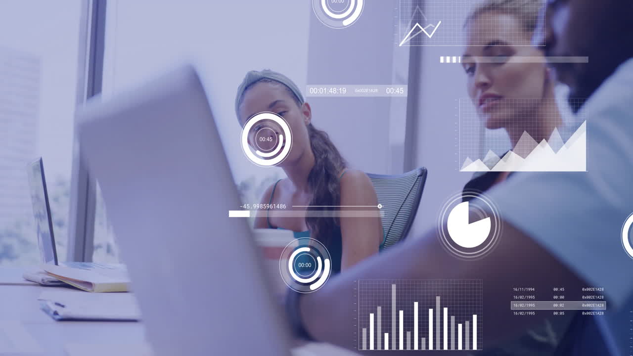 animación del procesamiento de datos financieros sobre diversas personas de negocios en la oficina