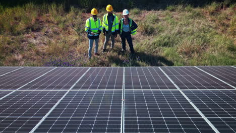 Paneles-Solares,-Gente-De-Ingeniería